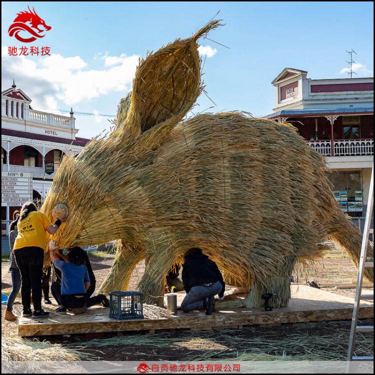 湖北稻草雕塑廠家仿真動物稻草雕塑定制農(nóng)耕農(nóng)民豐收節(jié)展品公司