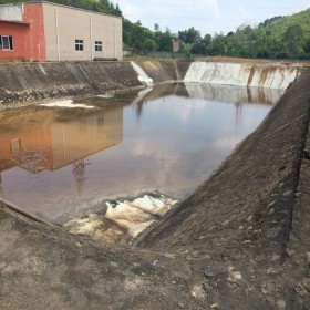 垃圾場 養(yǎng)豬場沼液池 蓄水池防滲膜廠家  人工湖   hdpe土工膜