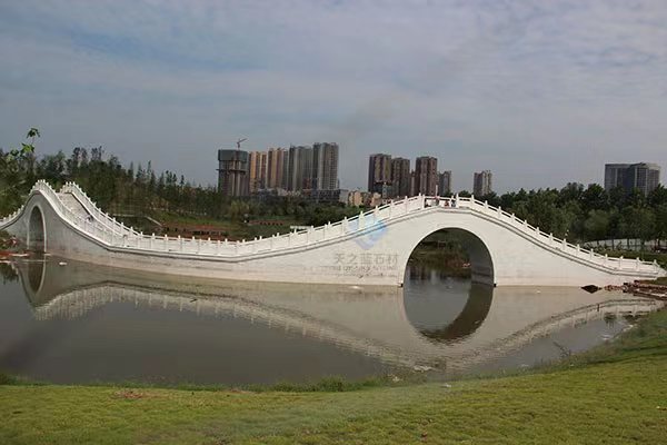 四川寶興天之藍漢白玉大理石拱橋