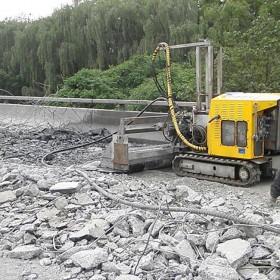 工程建筑破碎 灌注樁設(shè)破碎 大型破樁 混凝土破樁頭 公路樁基頭破碎 橋梁樁基破碎 樁基破碎