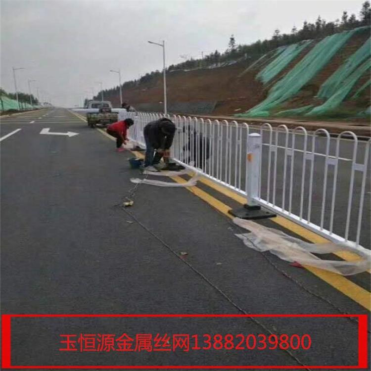 廠價京式護欄網(wǎng)隔離網(wǎng)圍欄網(wǎng)道路隔離網(wǎng)護欄網(wǎng)