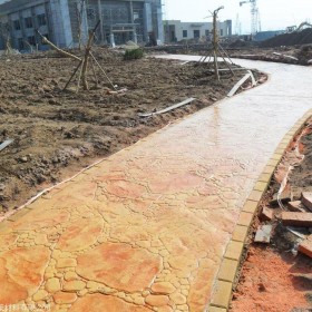 重慶涪陵區(qū)壓花地坪  水泥壓膜地坪 壓?；炷恋孛?水泥壓花材料 彩色壓花地坪材料廠家  藝術(shù)壓花地坪施工單價(jià)壓花地坪材料 廠家批發(fā)壓花材料免費(fèi)送貨到工地